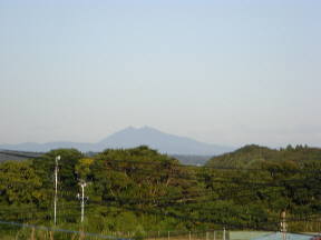 鹿島小から見た筑波山