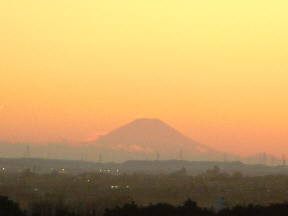 夕焼けと富士山(17:25)