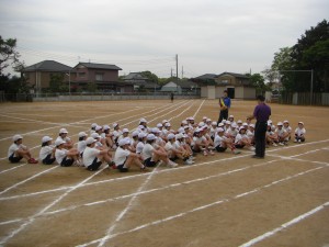 リレーの組み合わせ発表の様子\