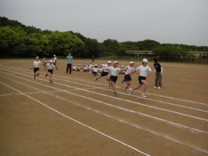 ６年男子リレー練習のひとこま