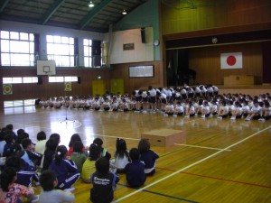 選手のみなさんから種目毎にあいさつがありました(8:22)