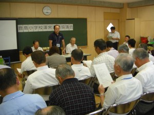 協議会会長のPTA会長さんによるあいさつ(13:40)