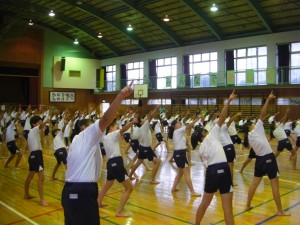 最後の練習を行う子どもたち(14:50)