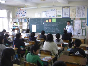 ６年算数　文字を使った式について学ぶ子どもたち