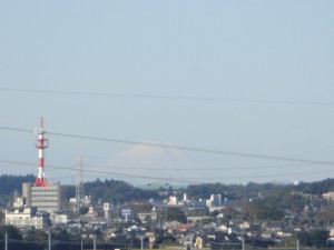 城山公園から富士山が見えました。(9:10)