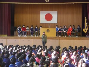 平成２４年度児童会会長さんによる選挙・立会演説会の説明(8:20)