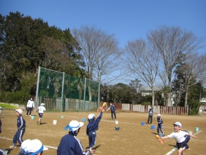 体力つくりをする１年生(10:25)