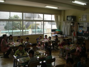 楽しい給食　4組のみなさん