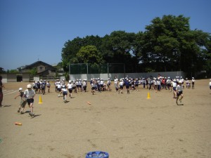 投力アップの練習をする３年生(10:25)