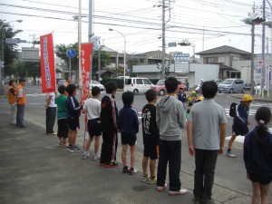 鹿島小前交差点でのあいさつ運動(7:35)