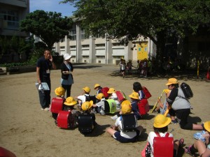 各登校班に,１１０番の家訪問について説明を行いました。(14:50)