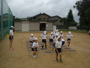 サーキットトレーニングに励む子どもたち(10:25)