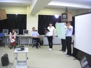 CIMG6480 全体会協議 中学年分科会からの報告(16:05)