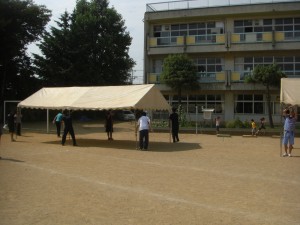 夕涼み会の準備が始まりました(13:50)