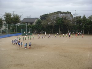 入場の確認を行う３団対抗リレー選手のみなさん(13:20)