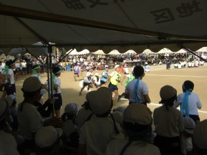 いざ　勝利の道へ！　三団対抗リレー(14:50)