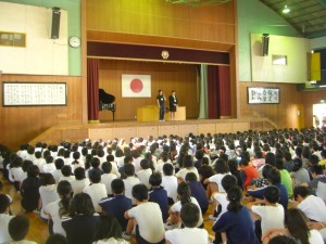 教育実習生のみなさんによる自己紹介(8:20)