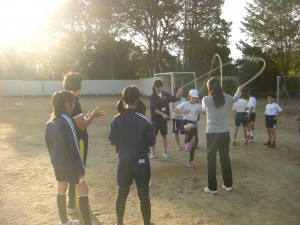 ダブルダッチにチャレンジ！　なわとびクラブのみなさん(15:40)