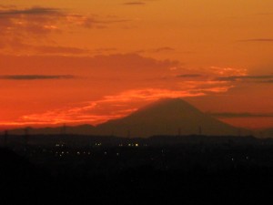 夕焼けと富士山(16:45)