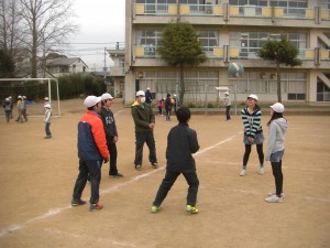 円になってのパス練習(10:20)