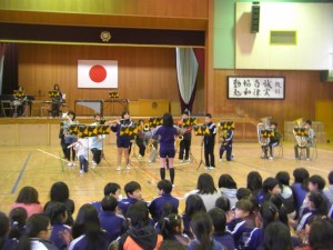 すばらしい演奏を披露する吹奏楽部の子どもたち(13:15)