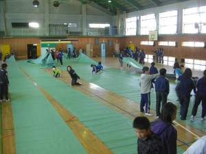 シート敷きが始まりました(13:20)