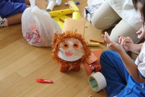 IMG_2698 1年生,図工「どうぶつむらのピクニック」 たくさんの動物ができて,楽しいピクニックになりそうですね。\\