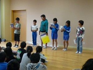 P1070044 児童朝会:図書委員会からの発表