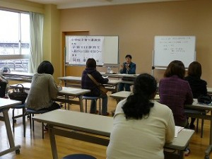 P1070077 子育てに関する講演会風景