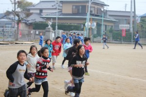 IMG_3403 明後日の持久走大会に向けて練習を頑張っています。\\