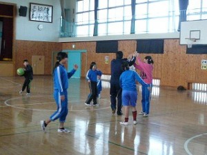 P1090049 昼休み:ふれあいタイム 5・6年生 楽しく遊びました。\