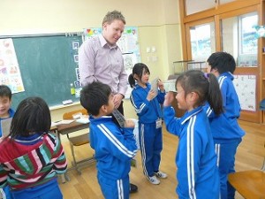 P1090300 2年生 リチャード先生との英語学習\