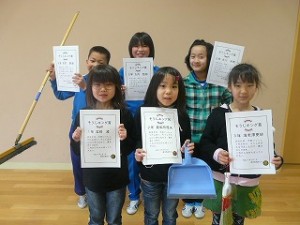 P1090313 そうじキング賞 6名の皆さんおめでとう。清掃名人達です。\