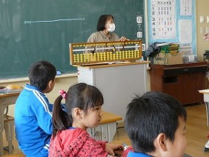 P1090555 3年生 そろばん教室(友愛学院の先生)\