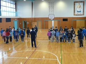 P1090817 5時間目 1年生から5年生で、卒業式の練習を行いました。\