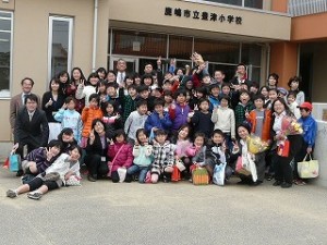 P1100083 子ども達と一緒に記念撮影