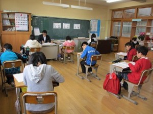 IMG_0102 真剣に取り組んでいます。:6年生\