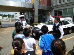 P1020335 鹿嶋警察署の見学:4年生\