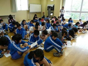 P1100454 みんな真剣です。\