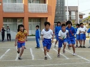 P1100480 リレーの練習 フレーフレー豊津!\