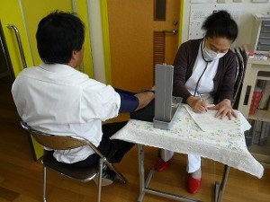 P1100670 職員の健康診断(血液検査)\