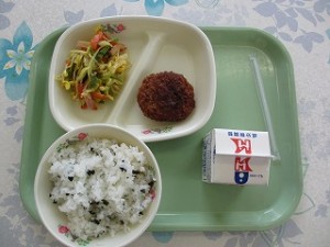 6月15日 わかめご飯といかメンチカツ\