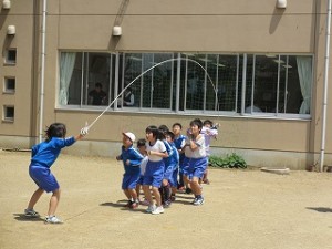 IMG_0466 縦割り班による業間運動\