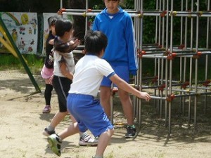 P1100852 鬼ごっこ\