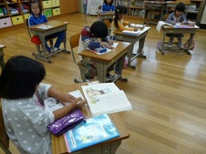 P1110082 1・2年生の国語の学習\
