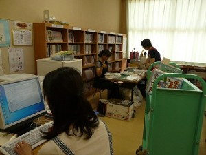 P1110921 図書の整備と電子化の準備