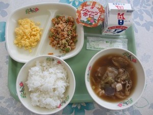 9月18日 三色ごはんとけんちん汁\