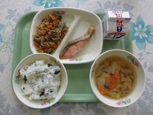 9月21日 わかめご飯といものこ汁\