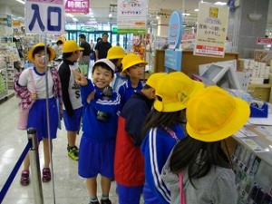 IMGP0657 3年生ジャスコ見学