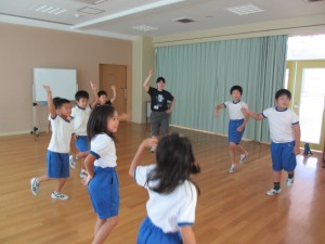 IMG_0926 3年生が運動会のダンス練習を始めました。頑張っていました。\